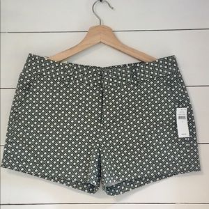 Gap 3in City Khaki Short, Olive Green Floral Print
